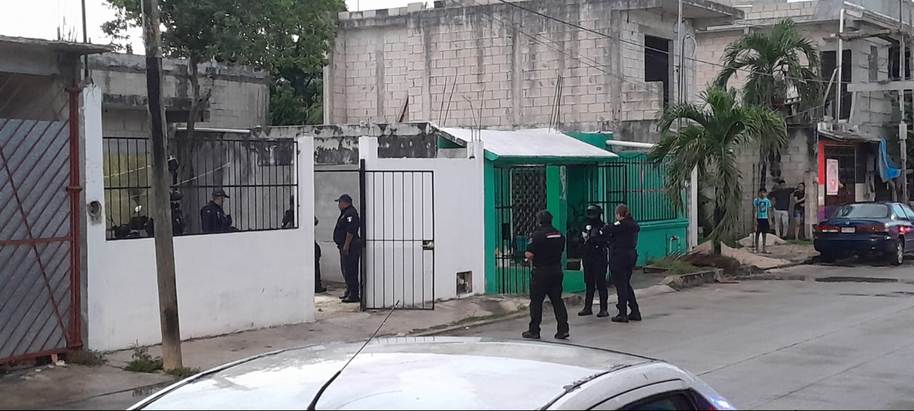 Policías acordonaron el área en Cancún Policías acordonaron el área en Cancún