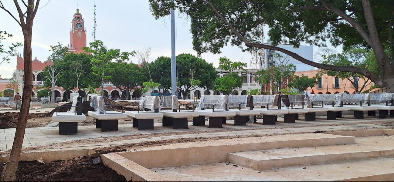 Se colocarán nuevas bancas en la Plaza Grande Se colocarán nuevas bancas en la Plaza Grande