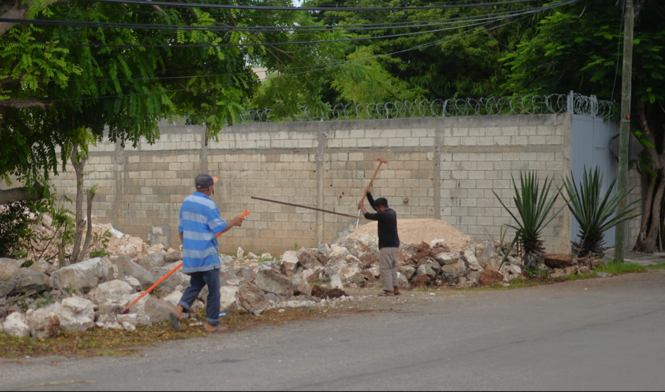 Iván Adonay Álvarez aseguró que compró el terreno al Norte de Mérida y al poco tiempo demolió la casa Iván Adonay Álvarez aseguró que compró el terreno al Norte de Mérida y al poco tiempo demolió la casa
