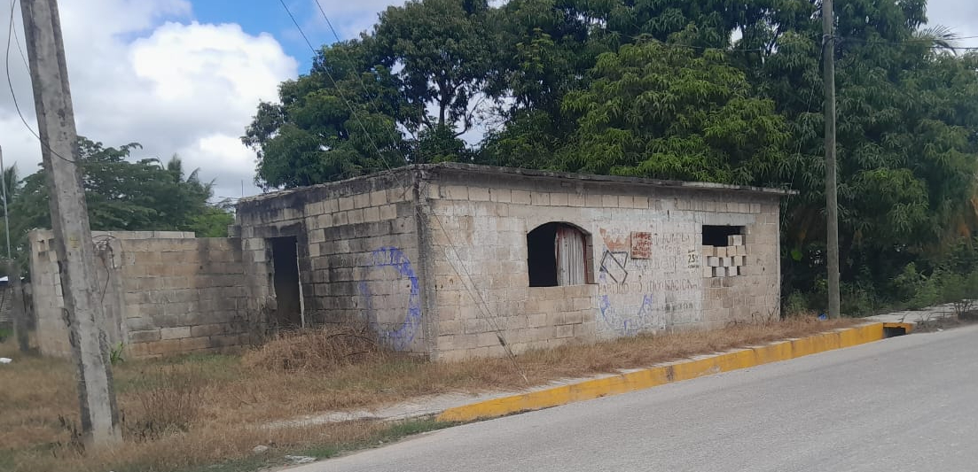 La casa, ubicada en la calle 41 por 19, ha estado abandonada por más de ocho meses. La casa, ubicada en la calle 41 por 19, ha estado abandonada por más de ocho meses.