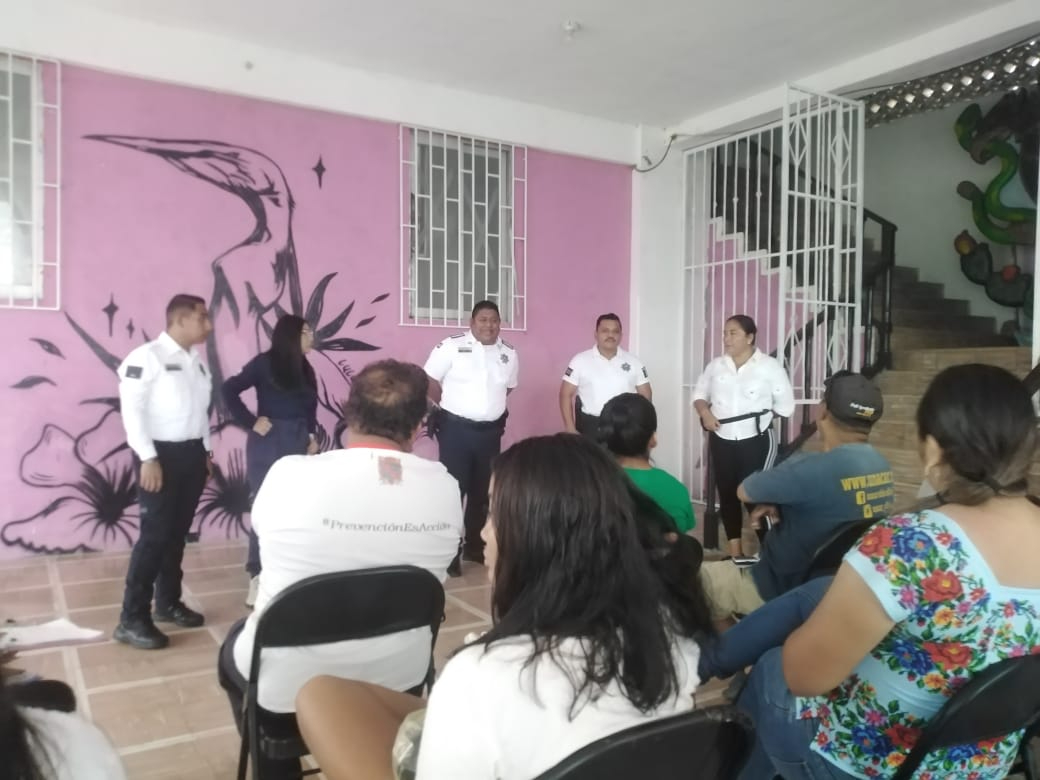 La Policía de Vialidad y Tránsito del Carmen impartió la plática para mejorar la conducción y evitar accidentes. La Policía de Vialidad y Tránsito del Carmen impartió la plática para mejorar la conducción y evitar accidentes.