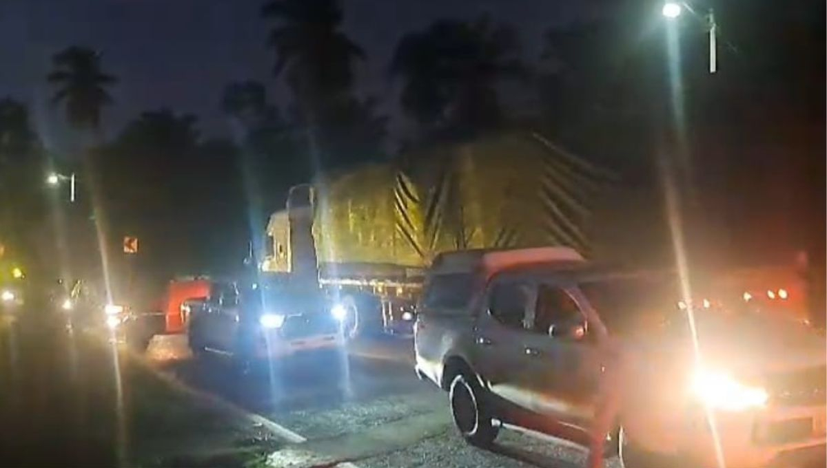 Bloquean por 36 horas la carretera Acapulco-Zihuatanejo para exigir acción contra el crimen organizado en Guerrero