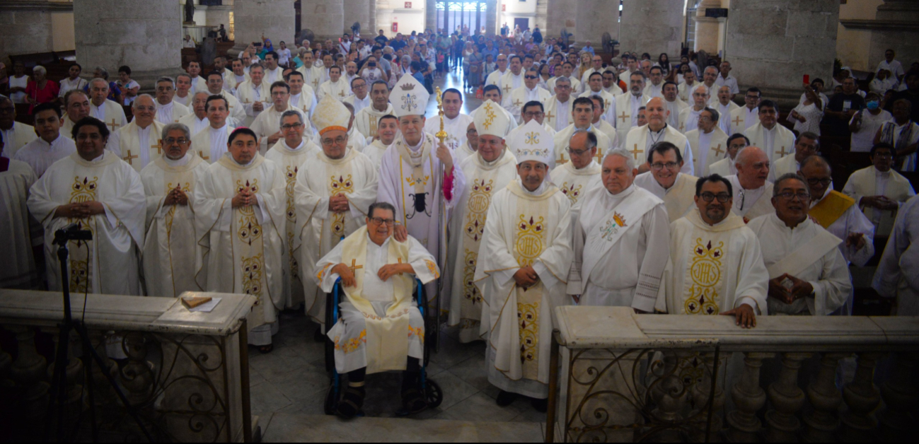 Sacerdotes acompañaron al Arzbopispo Sacerdotes acompañaron al Arzbopispo