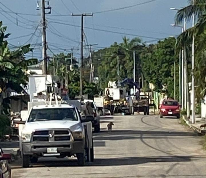 Trabajos de CFE en Felipe Carrillo Puerto Trabajos de CFE en Felipe Carrillo Puerto