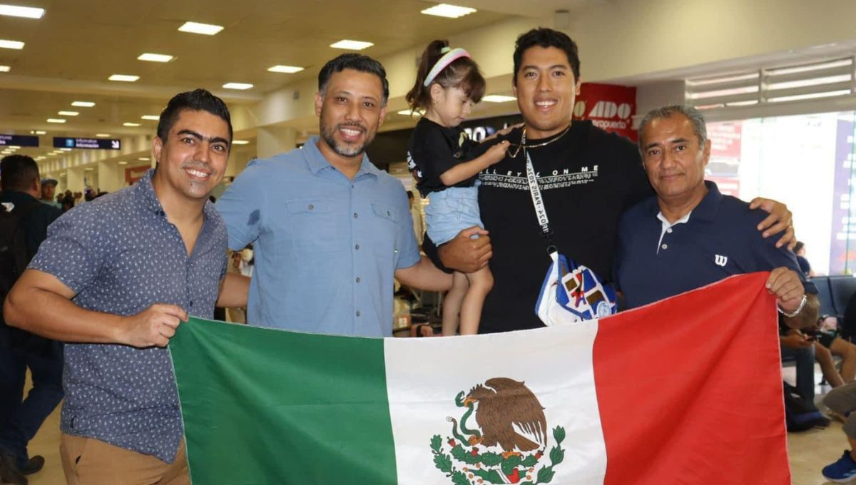 Así fue el recibimiento de Carlos Sansores en el Aeropuerto Internacional de Cancún