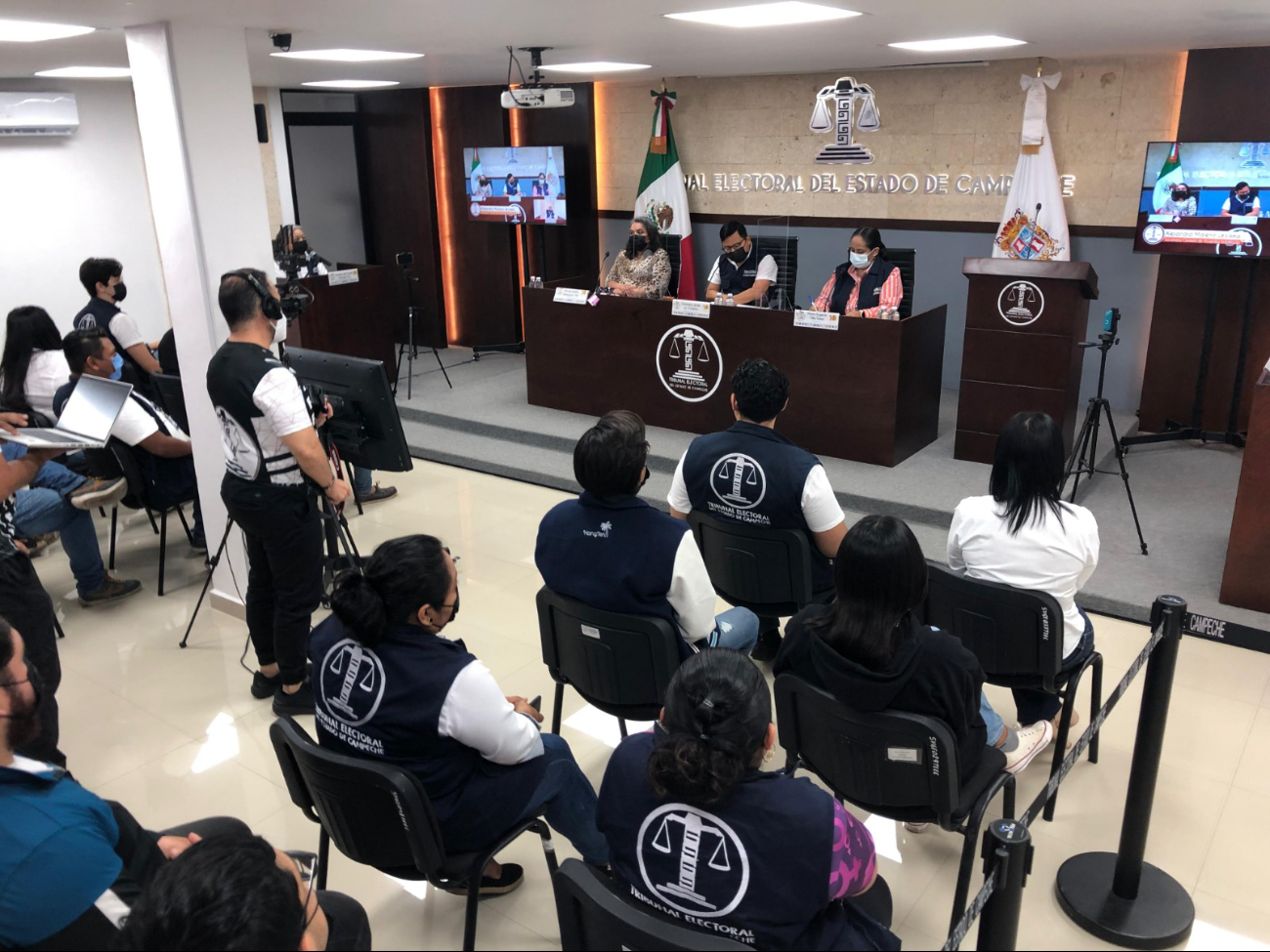 El IEEC demoró injustificadamente en resolver sobre las medidas cautelares, causando posible daño irreparable. El IEEC demoró injustificadamente en resolver sobre las medidas cautelares, causando posible daño irreparable.