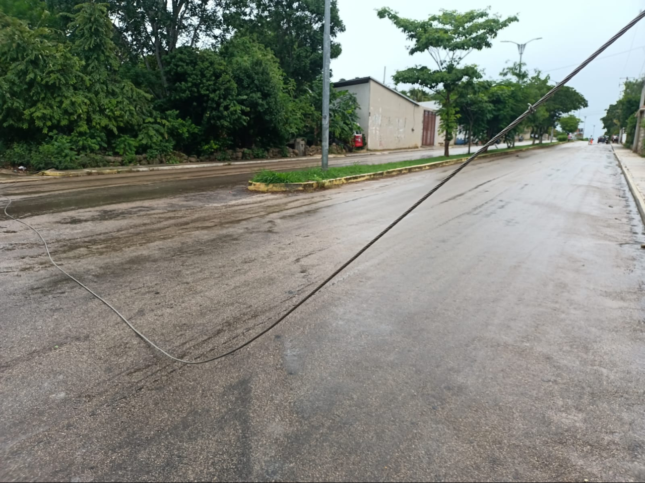 El incidente ocurrió en la avenida Manuel Crescencio García Rejón y Alcalá, afectando a las colonias San Isidro y Santa Cruz. El incidente ocurrió en la avenida Manuel Crescencio García Rejón y Alcalá, afectando a las colonias San Isidro y Santa Cruz.