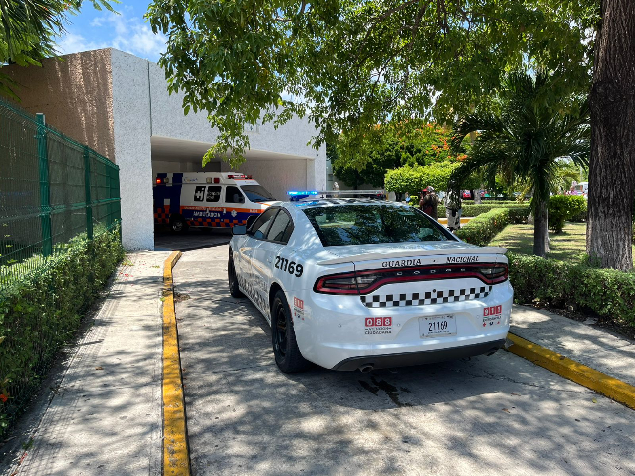 Los oficiales son atendidos en un hospital de Cancún Los oficiales son atendidos en un hospital de Cancún