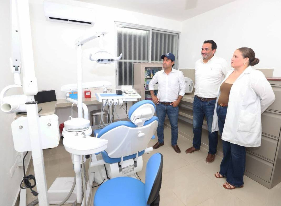 Mauricio Vila en el centro de salud rehabilitado de Tizimín Mauricio Vila en el centro de salud rehabilitado de Tizimín