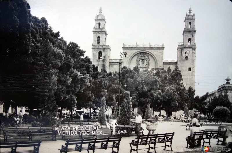 Son diversos cambios de la Plaza Grande en los últimos años Son diversos cambios de la Plaza Grande en los últimos años
