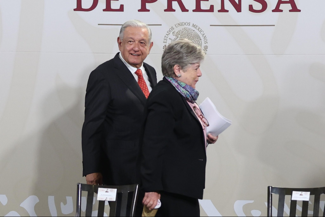 Andrés Manuel López Obrador y la canciller Alicia Bárcena Andrés Manuel López Obrador y la canciller Alicia Bárcena