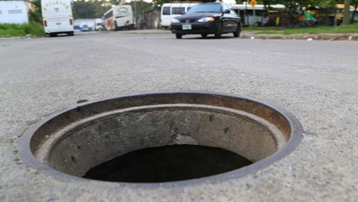 Joven muere luego de caer dentro de una alcantarilla en Puebla