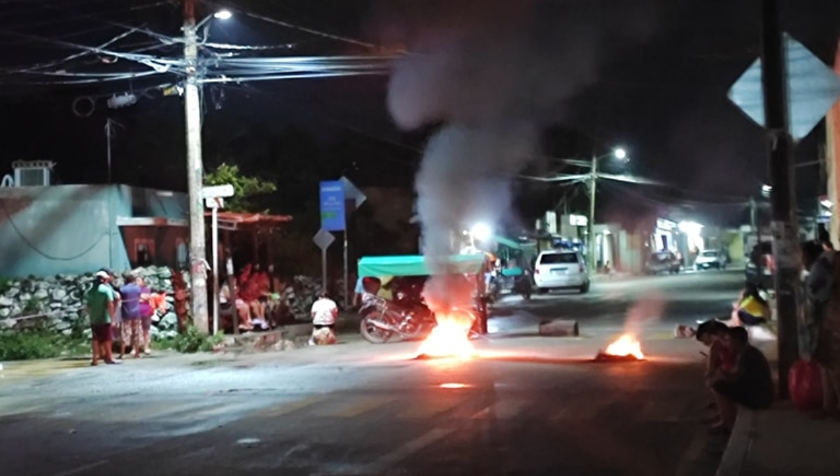 En Kanasín, vecinos llevan cerca de tres días sin luz En Kanasín, vecinos llevan cerca de tres días sin luz