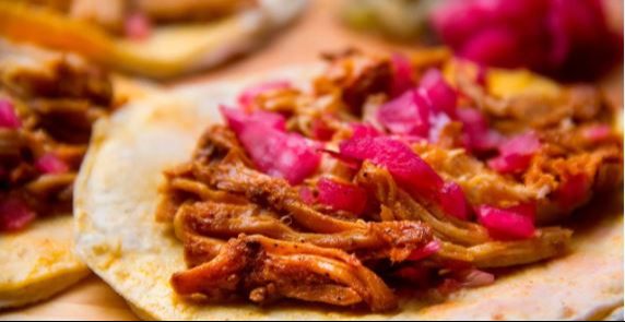 La cochinita es el plato que se consume en la Península de Yucatán La cochinita es el plato que se consume en la Península de Yucatán