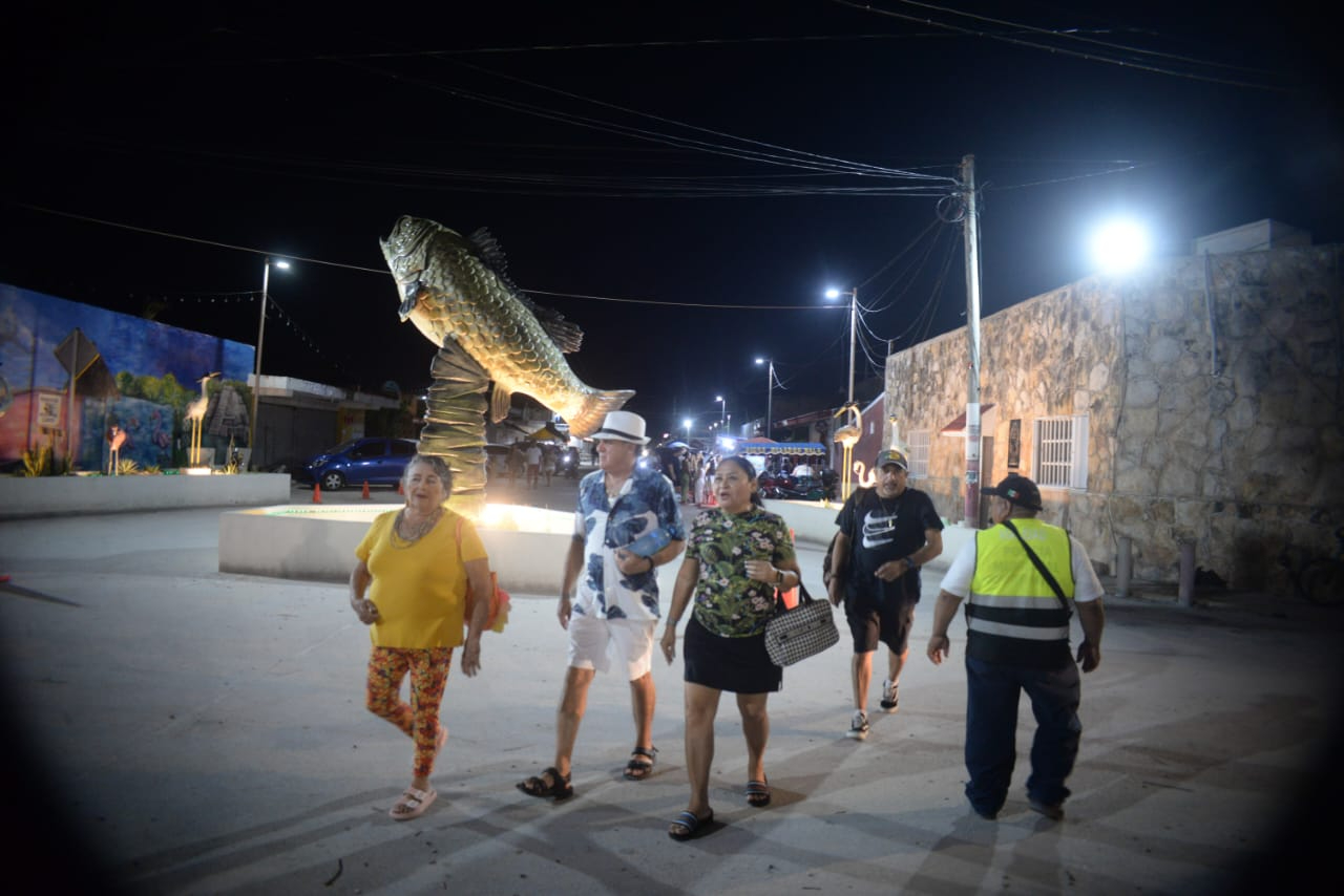 La comunidad yucateca recibió positivamente la estatua de Chaac como símbolo de identidad cultural. La comunidad yucateca recibió positivamente la estatua de Chaac como símbolo de identidad cultural.