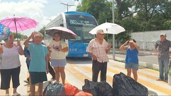 También se ha bloqueado el paso del IE-TRAM También se ha bloqueado el paso del IE-TRAM