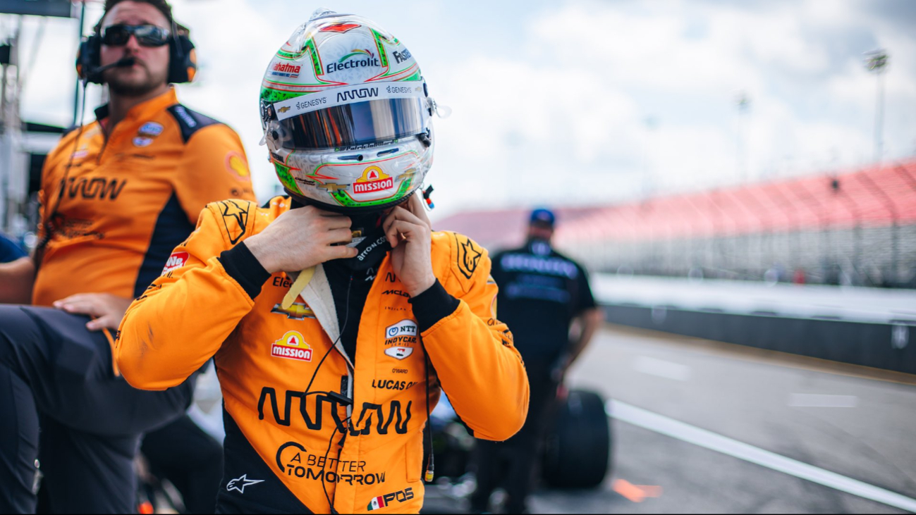 El mexicano tiene 4 carreras para intentar ir por el título