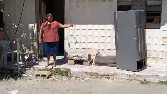 La familia Chan Correo de Isla Arena muestra que su refrigerador y tres pantallas ya no sirven La familia Chan Correo de Isla Arena muestra que su refrigerador y tres pantallas ya no sirven