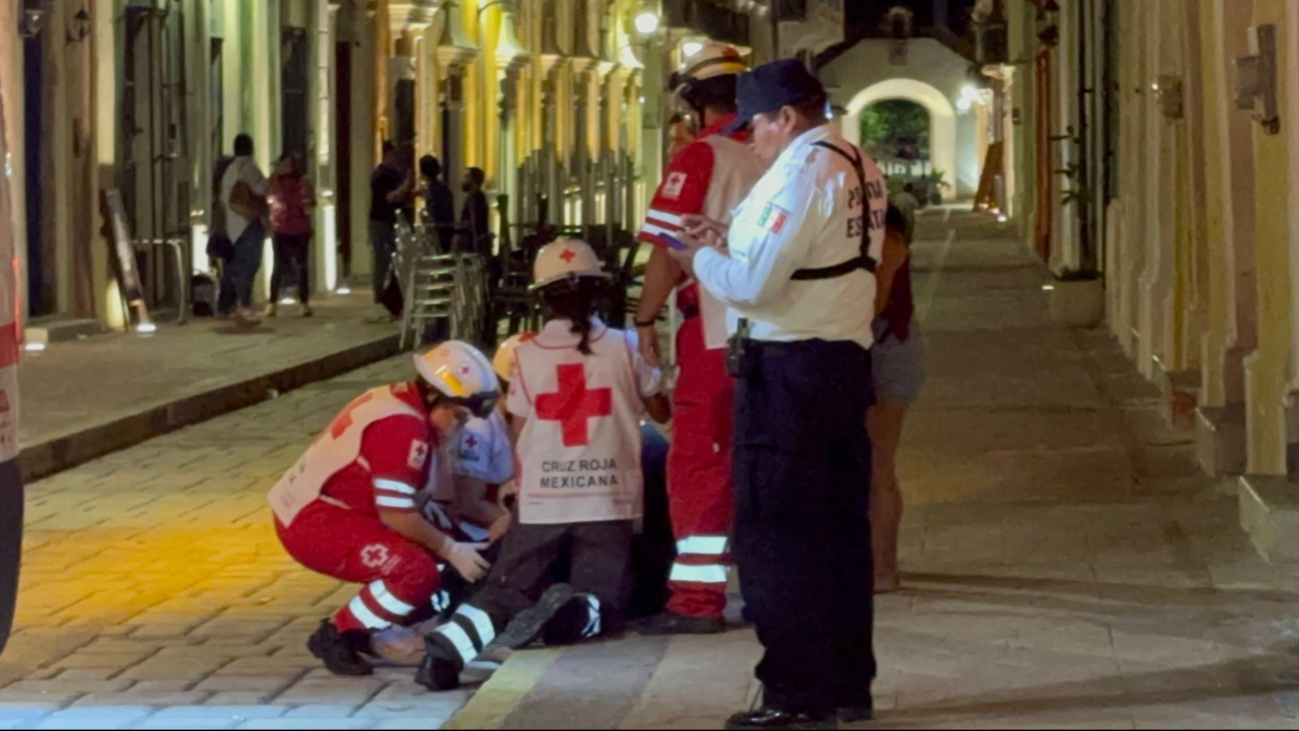 Hombres golpean a un joven en el Centro de Campeche