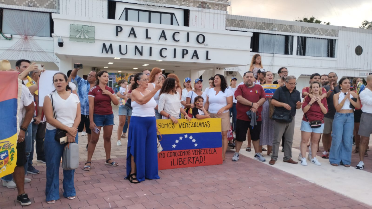 Al menos 150 venezolanos arribaron a la plaza 28 de julio Al menos 150 venezolanos arribaron a la plaza 28 de julio