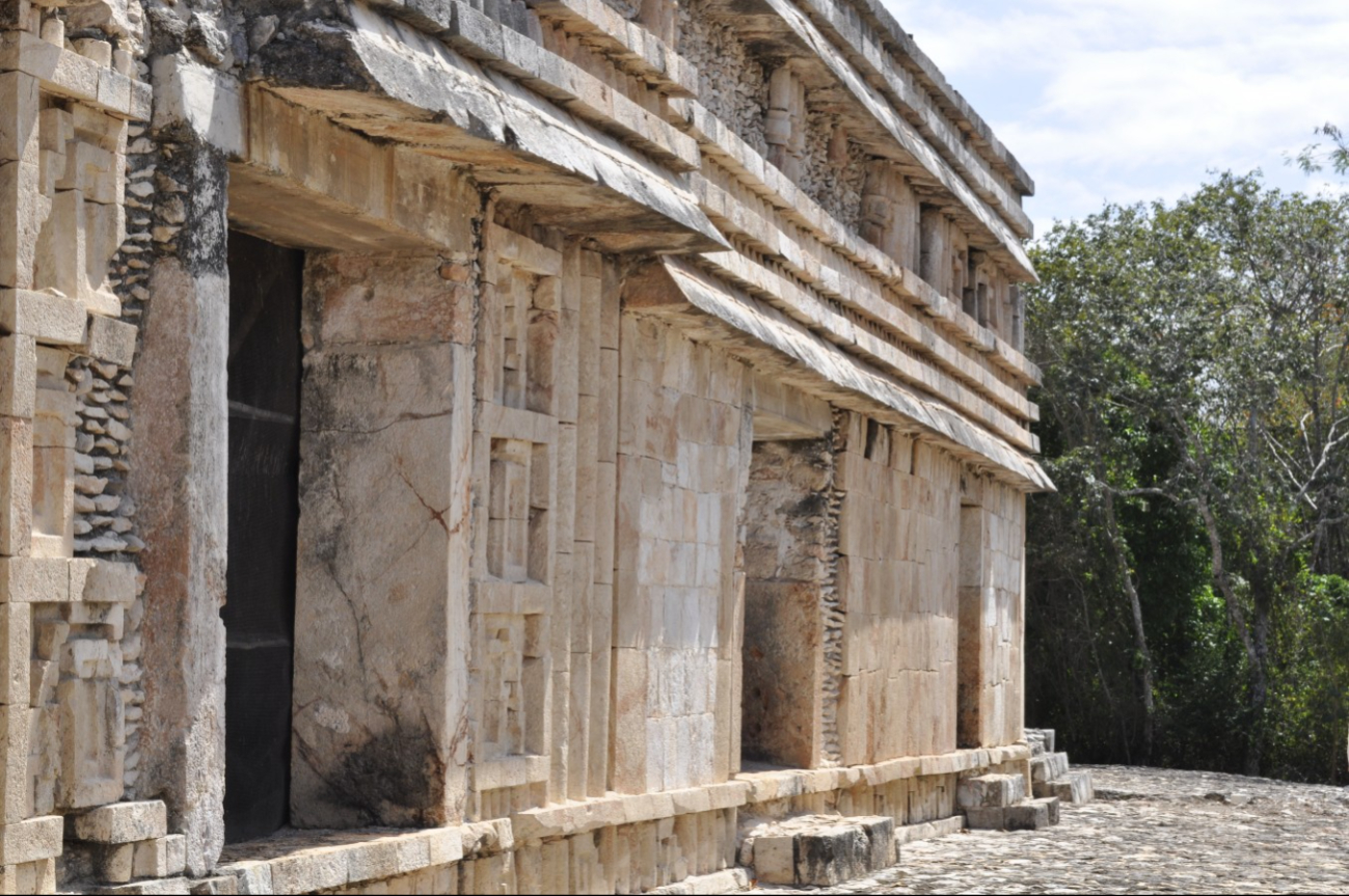 Chunhuhub fue construida a unos 23 kilómetros de la Zona Puuc Chunhuhub fue construida a unos 23 kilómetros de la Zona Puuc