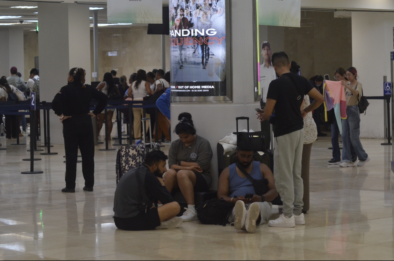 El aeropuerto de Cancún disminuyó sus operaciones este lunes
