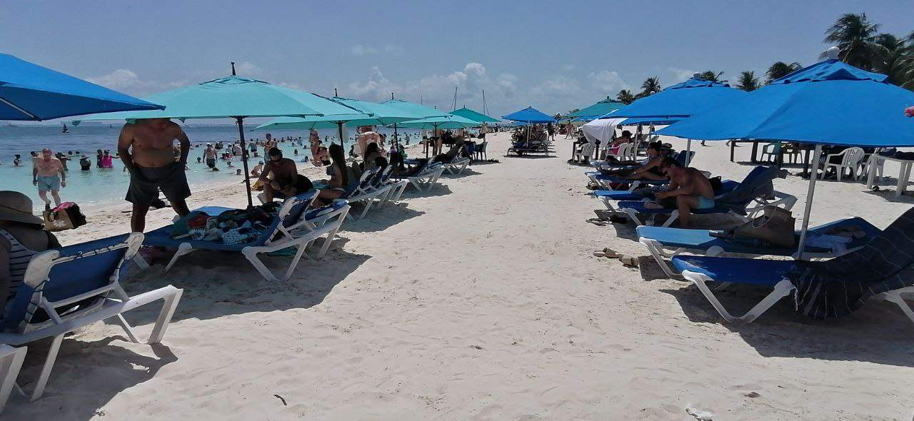 El clima en Isla Mujeres permitiría la presencia de turistas en las playas El clima en Isla Mujeres permitiría la presencia de turistas en las playas