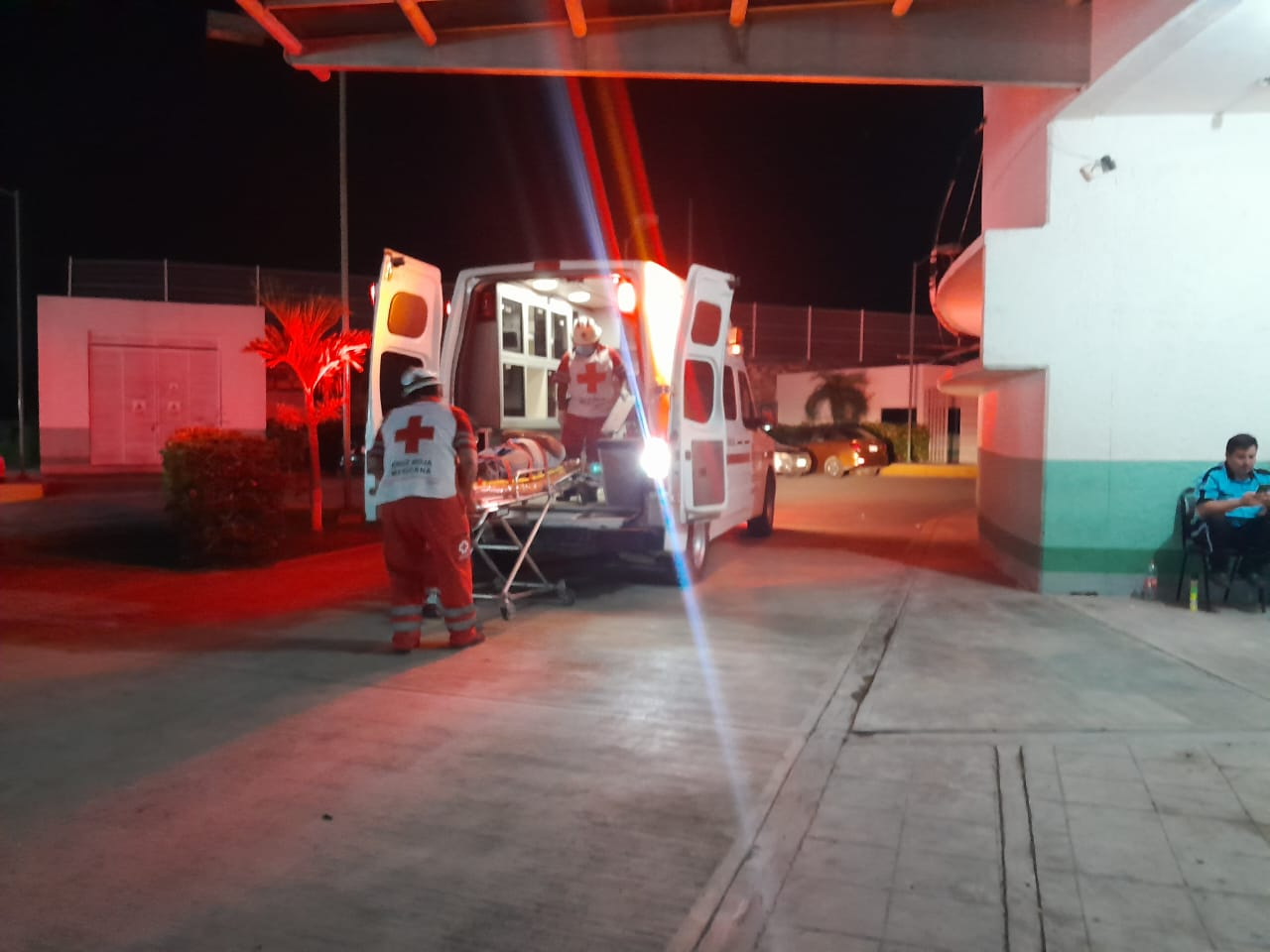 El conductor resultó con lesiones leves y fue trasladado al hospital IMSS-Bienestar Janell Romero Aguilar. El conductor resultó con lesiones leves y fue trasladado al hospital IMSS-Bienestar Janell Romero Aguilar.
