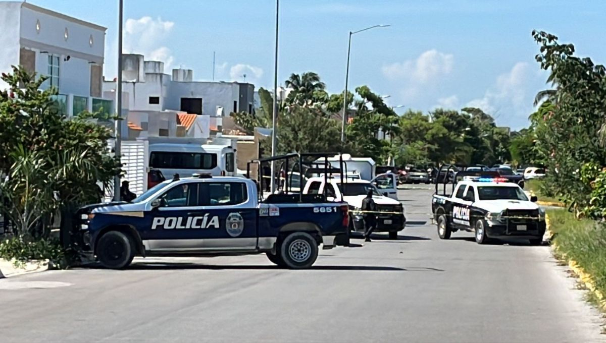 Policía custodia la escena del crimen en Cancún Policía custodia la escena del crimen en Cancún