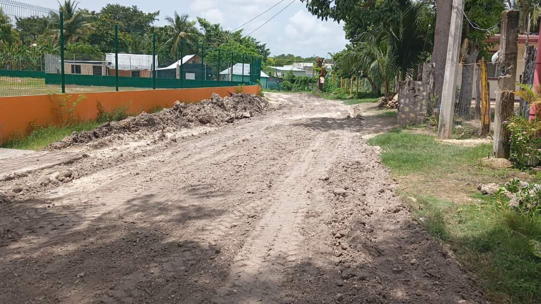 Reclaman el incumplimiento en la pavimentación de la calle adyacente a la unidad deportiva "Jaime Gómez Ovando". Reclaman el incumplimiento en la pavimentación de la calle adyacente a la unidad deportiva "Jaime Gómez Ovando".