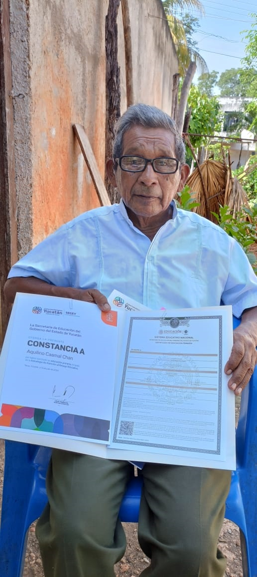Aquilino Caamal Chan tuvo que abandonar los estudios de pequeño para dedicarse al campo Aquilino Caamal Chan tuvo que abandonar los estudios de pequeño para dedicarse al campo