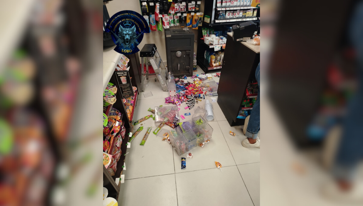 El cajero explicó que la mujer solicitó una recarga telefónica que no recibió, y al sugerirle reiniciar su móvil, ella reaccionó con agresiones físicas. El cajero explicó que la mujer solicitó una recarga telefónica que no recibió, y al sugerirle reiniciar su móvil, ella reaccionó con agresiones físicas.
