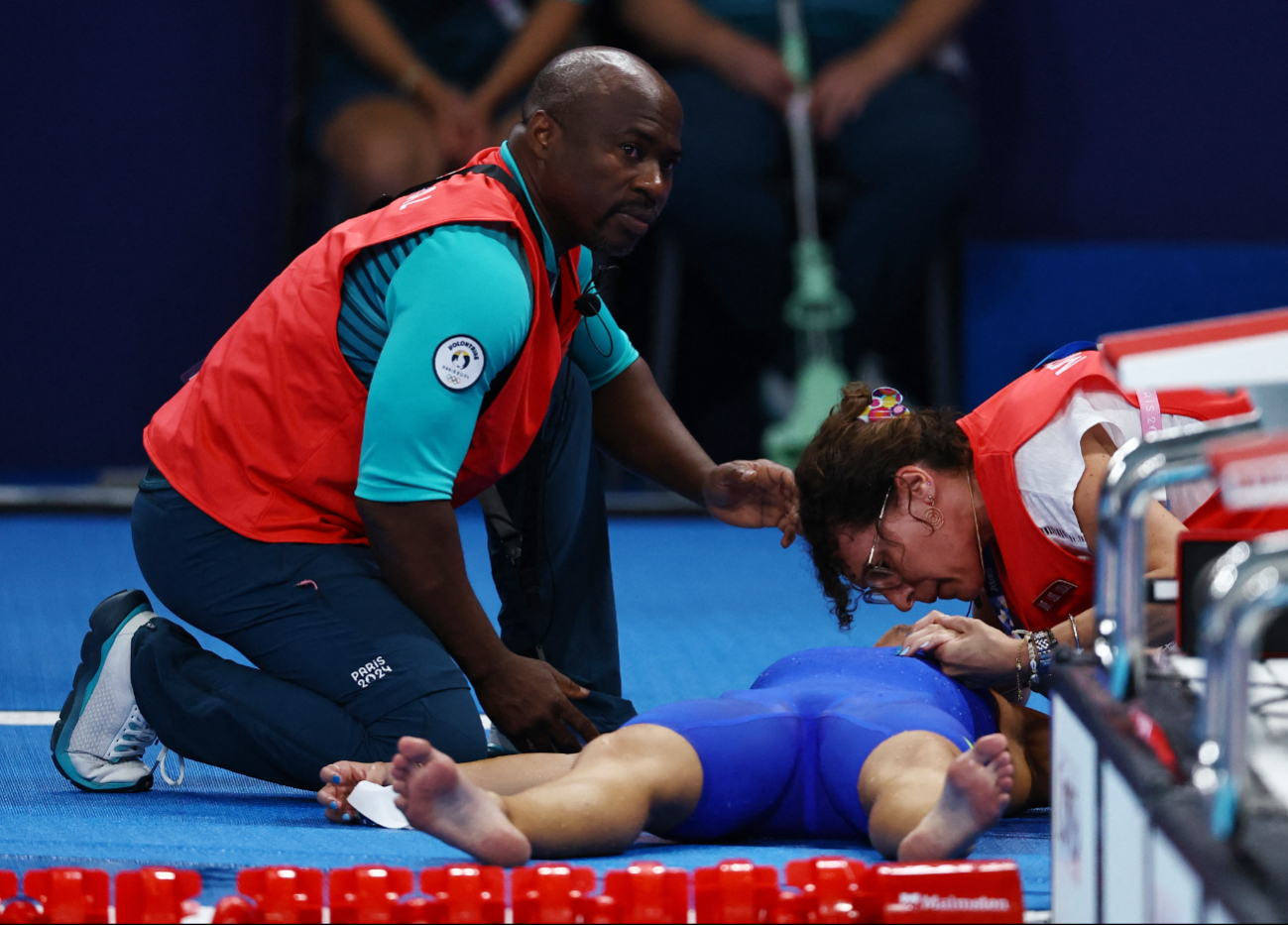 La atleta fue auxiliada rápidamente La atleta fue auxiliada rápidamente