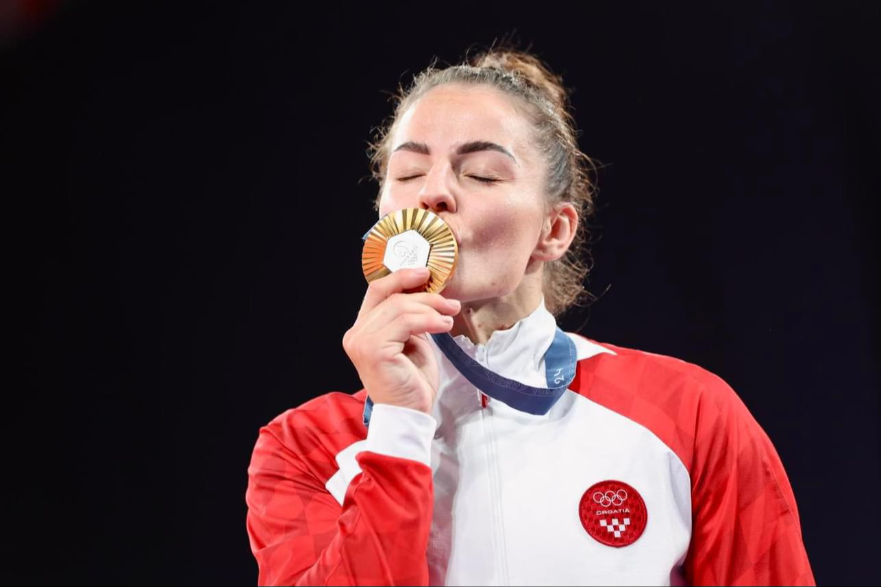 Detiene a padre de la medallista Barbara Matic; habría besado a voluntaria en París 2023