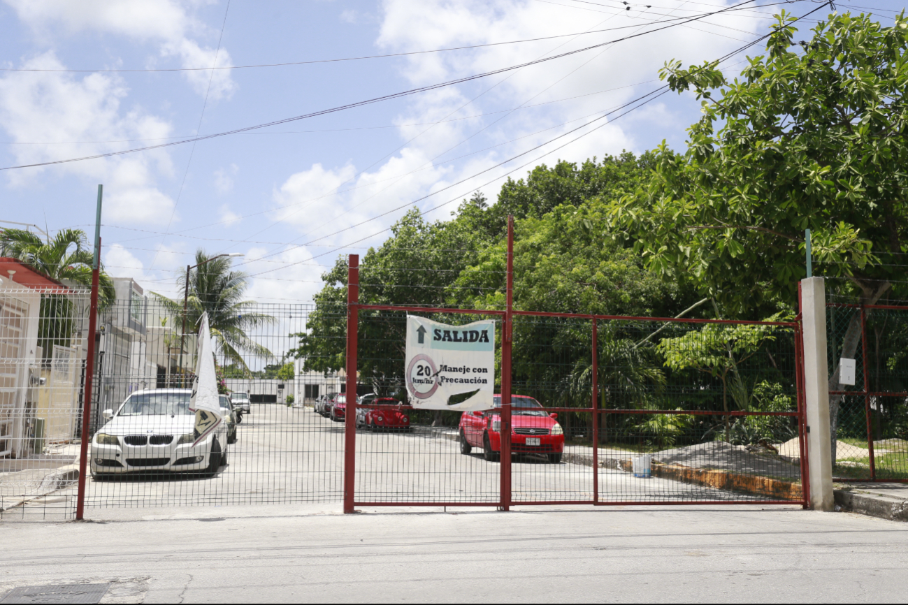 Cierre de calles con rejas  en Cancún, ilegal;  vecinos nunca solicitaron permisos