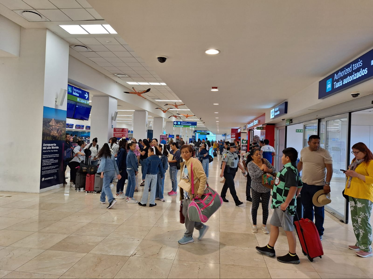 En la última semana de Verano el aeropuerto de Mérida registra buena afluencia de pasajeros En la última semana de Verano el aeropuerto de Mérida registra buena afluencia de pasajeros