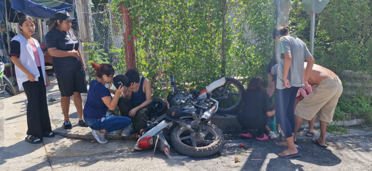 Los tres menores circulaban a bordo de la motocicleta Los tres menores circulaban a bordo de la motocicleta
