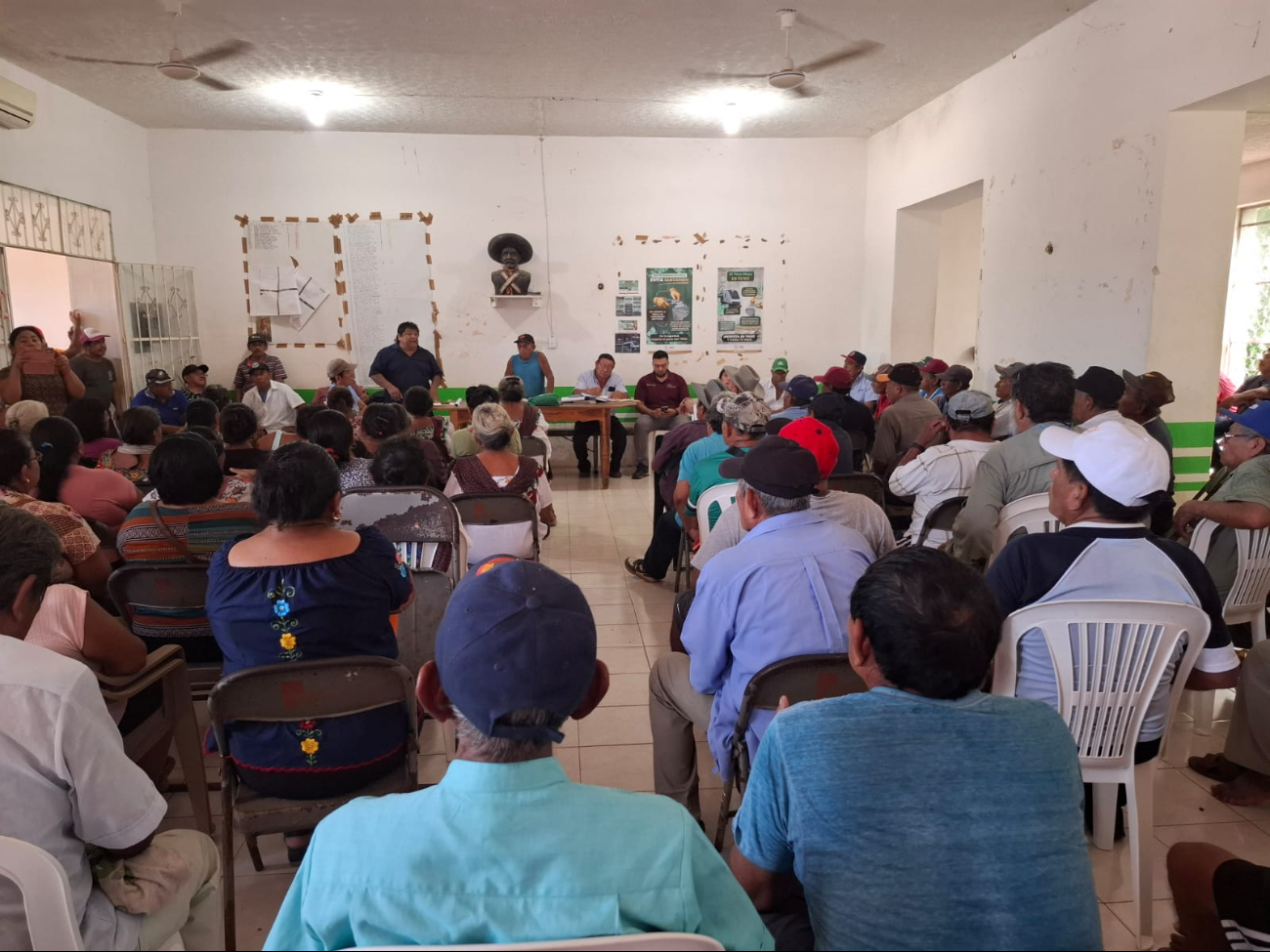  Acusan a la SDA en Hecelchakán  de entregar semillas "piratas"; temen mal uso de datos personales
