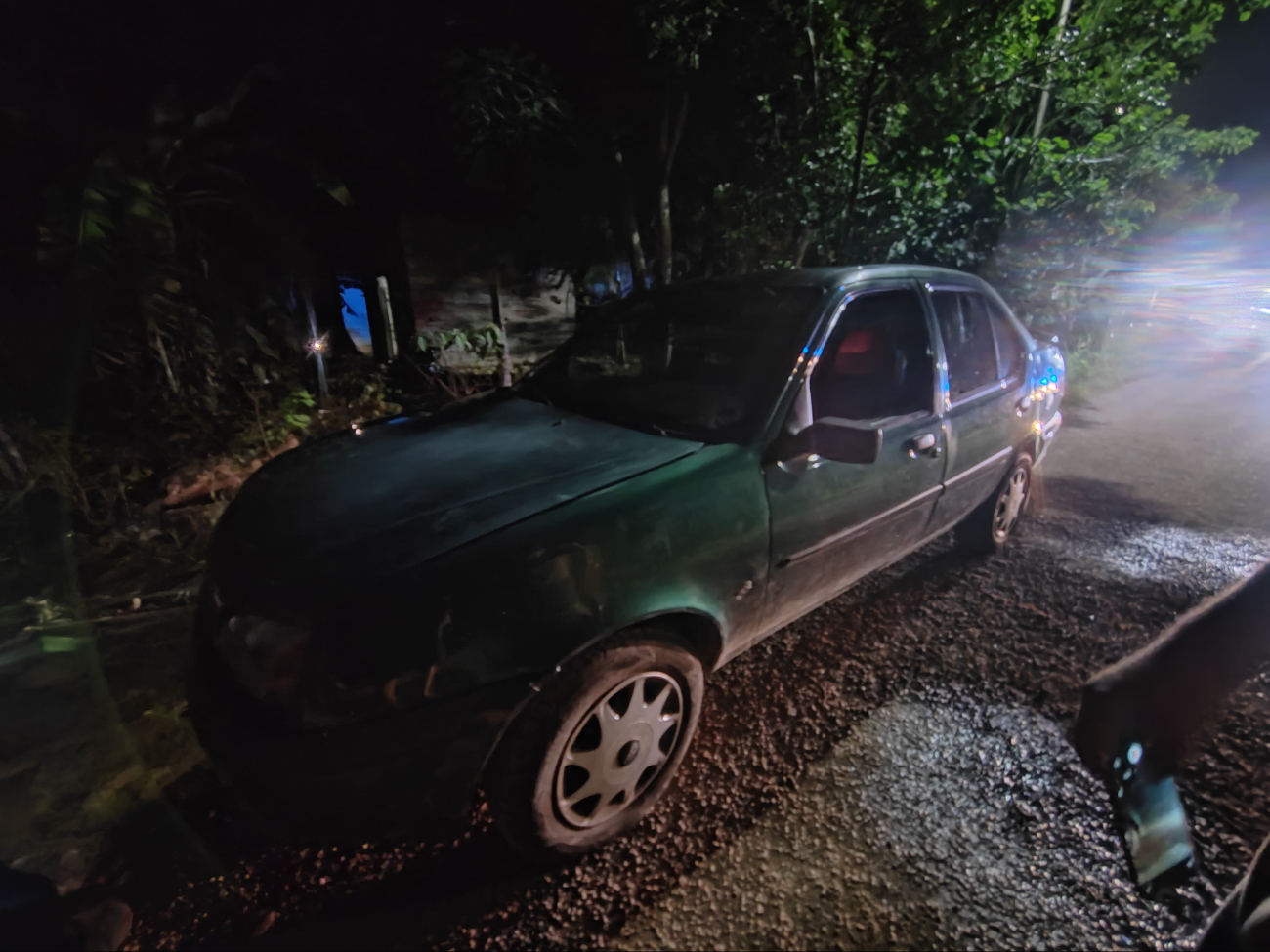 Se mencionó que se trataba de un auto baleado, pero no se hallaron casquillos Se mencionó que se trataba de un auto baleado, pero no se hallaron casquillos