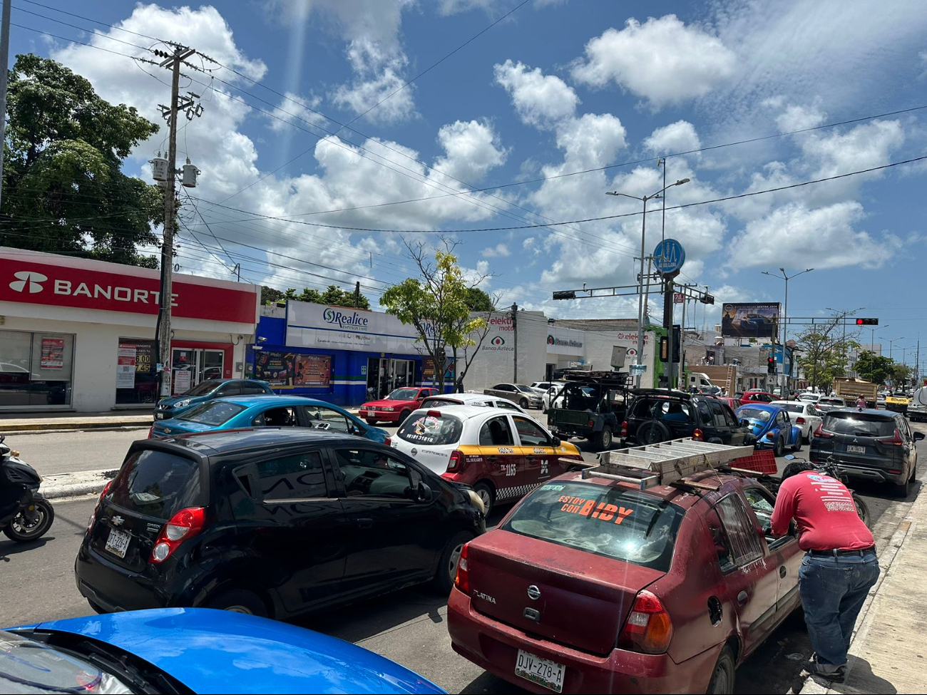 Repavimentación en la gobernadores deja gran caos vehicular en Campeche 