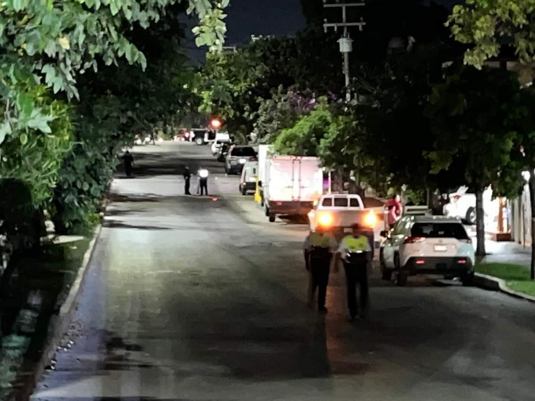 El menor intentó escapar a bordo de una motocicleta, pero fue detenido El menor intentó escapar a bordo de una motocicleta, pero fue detenido