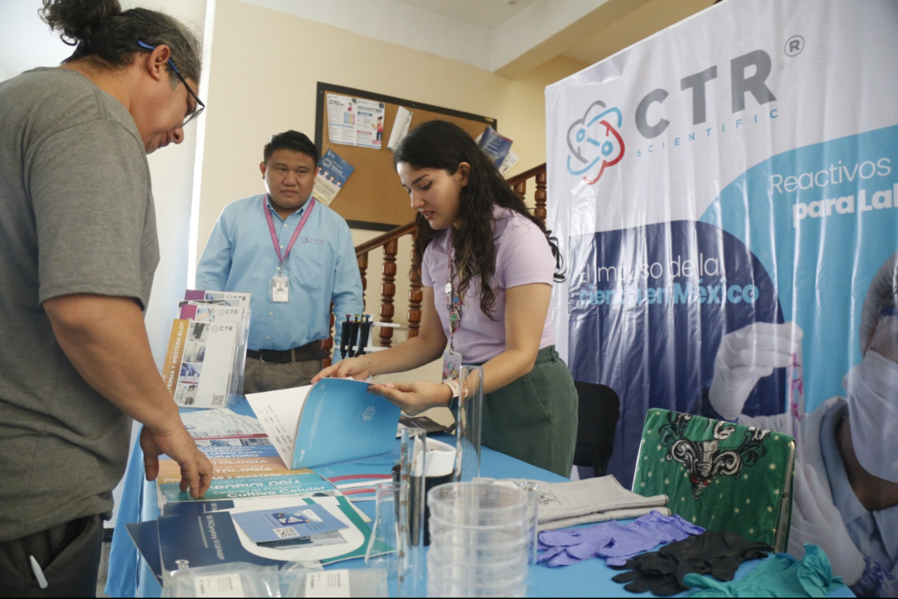Estudiantes destacan por su conocimiento científico Estudiantes destacan por su conocimiento científico
