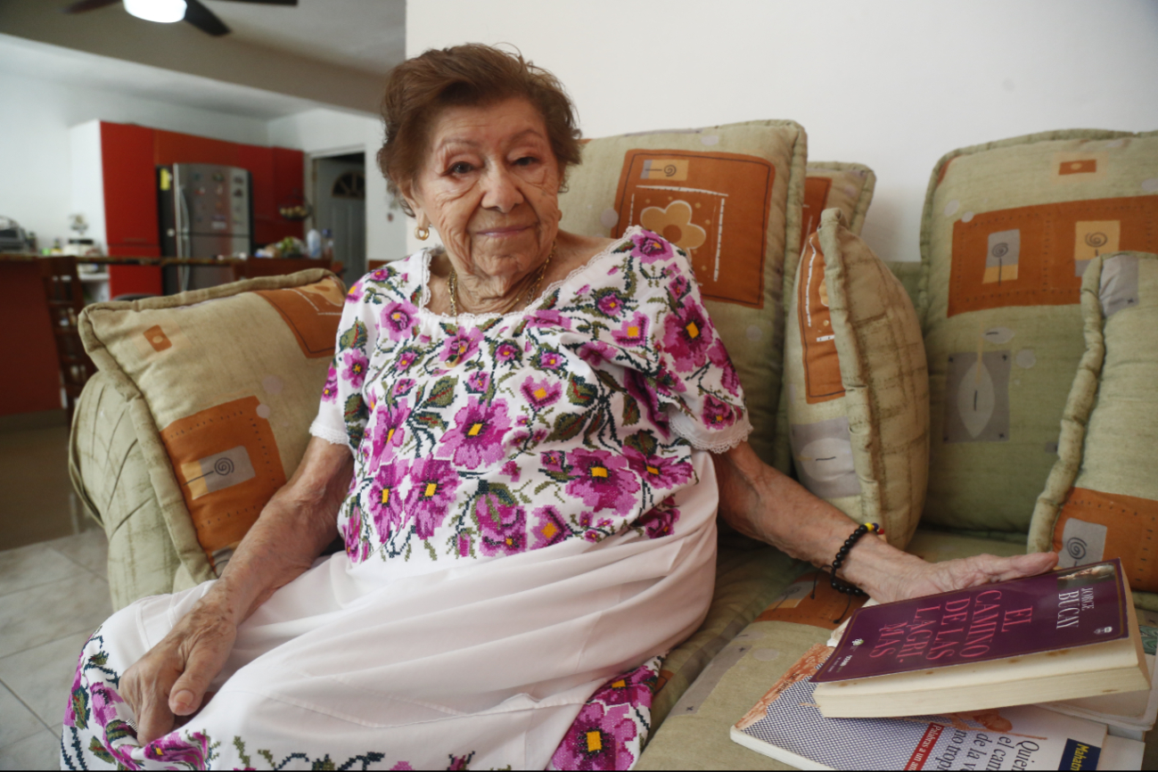 La abuelita no es la más longeva de su familia, pues su hermana cumplió 103 años La abuelita no es la más longeva de su familia, pues su hermana cumplió 103 años