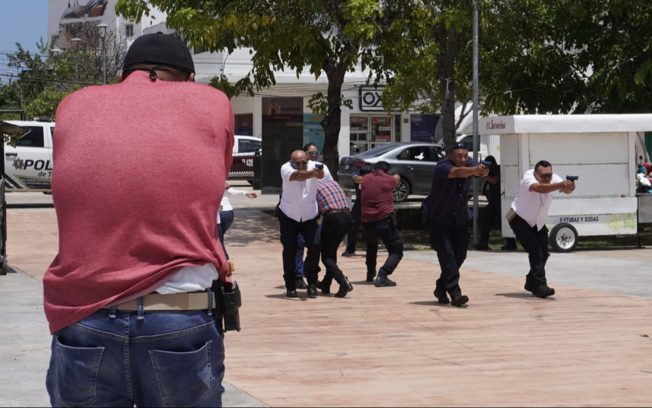 La Secretaría de Protección y Seguridad Ciudadana (SPSC) simuló un ataque mientras escoltaba a una persona. La Secretaría de Protección y Seguridad Ciudadana (SPSC) simuló un ataque mientras escoltaba a una persona.