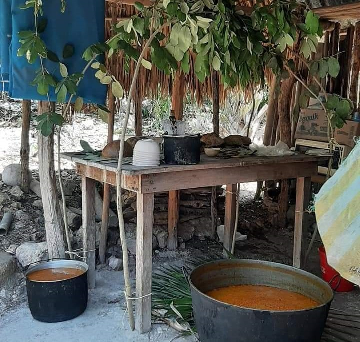 Los adultos mayores de la comunidad son quienes realizan mayormente el ritual Los adultos mayores de la comunidad son quienes realizan mayormente el ritual