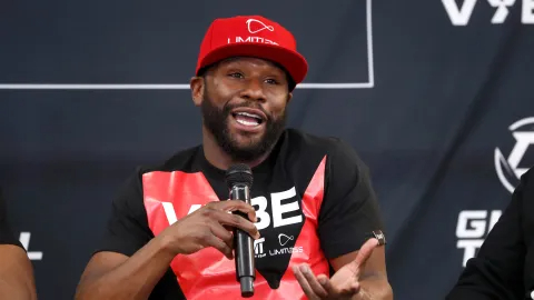 Floyd Mayweather desafía a la leyenda: "Vencería a los Chávez con una mano"