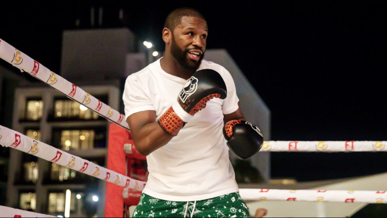 ¿Mayweather Jr. alteró la bandera de México en entrenamiento público en la CDMX?