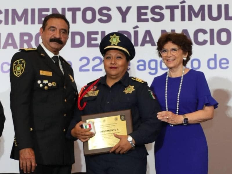 María Fritz condecoró a elementos por el Día del Bombero María Fritz condecoró a elementos por el Día del Bombero
