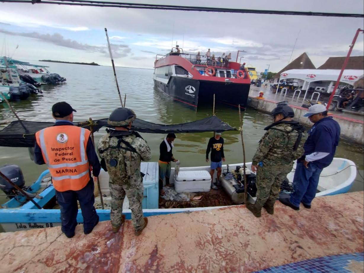 Se retuvo a la embarcación junto a su cargamento pesquero Se retuvo a la embarcación junto a su cargamento pesquero
