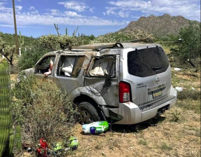Así terminó la camioneta de las abuelitas en Caborca, Sonora Así terminó la camioneta de las abuelitas en Caborca, Sonora
